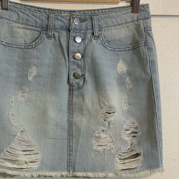 NWT Forever 21 M Light Wash Distressed Denim Mini Skirt - Picture 2 of 7